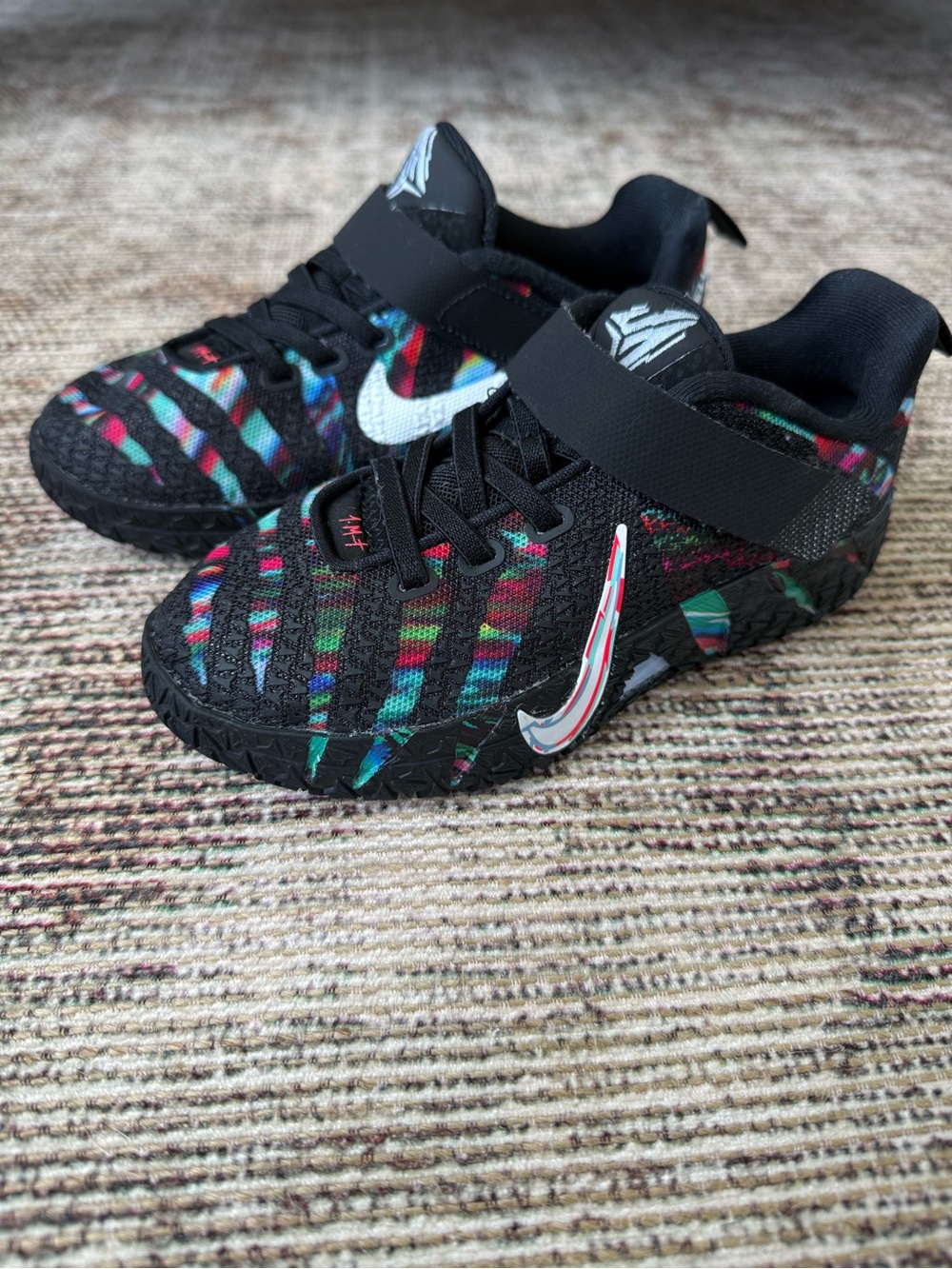 Nike Kids JA basketball sneakers
